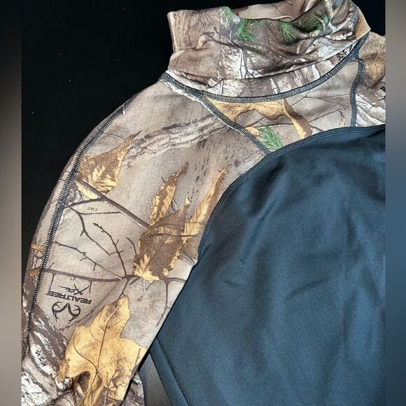 Under Armour x Real Tree Fitted Cowl Neck Size Medium EUC hunting outdoors - Picture 3 of 11